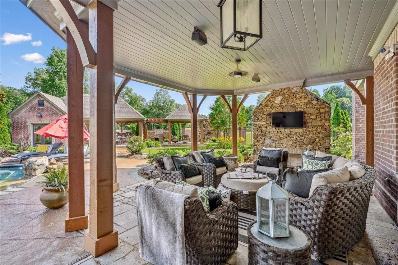 Rossville Estate Exterior II