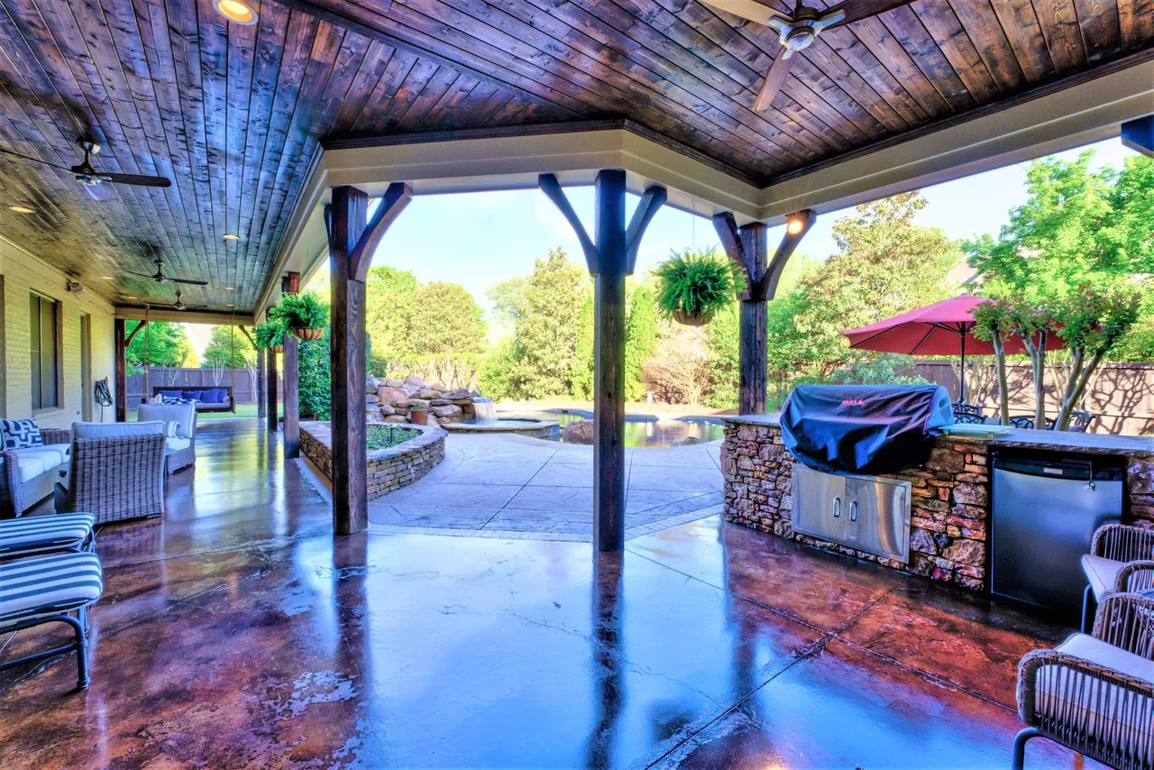 Rossville Exterior Detail View